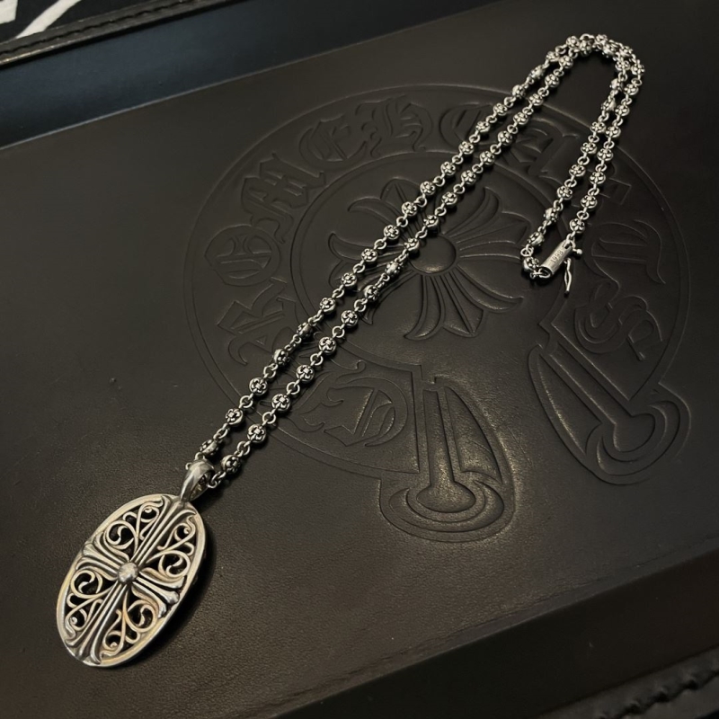 Ch*0me He**ts necklaces